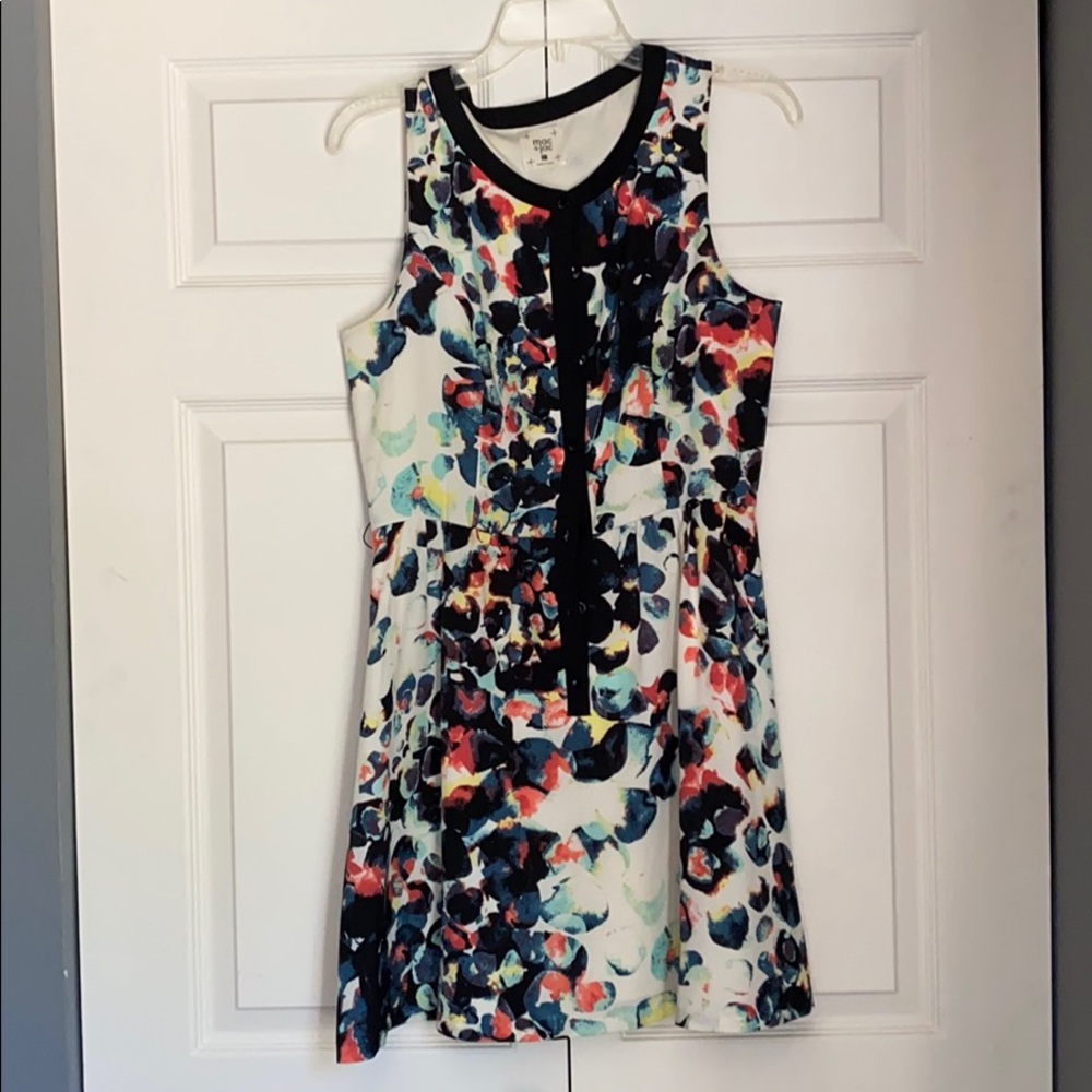 Cute dress!
